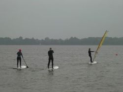 Stand-up Paddeling in der Wassersport-Freizeit
